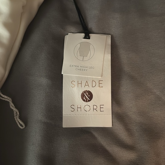 Shade & Shore Cream Plunging V-Neck swimsuit missing tie - Picture 4 of 8